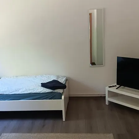 Crew Quartier Serviced 3 Schlafzimmer Mit Kueche Und Bad In Leuna