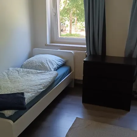 Crew Quartier Serviced 3 Schlafzimmer Mit Kueche Und Bad In Leuna Μέρσεμπουργκ