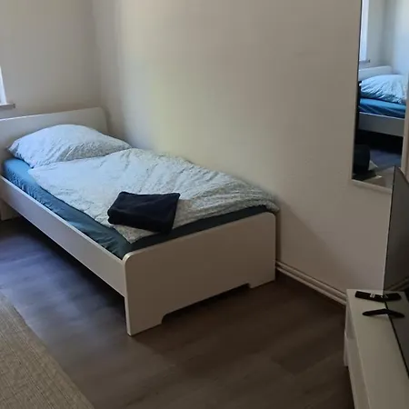 Crew Quartier Serviced 3 Schlafzimmer Mit Kueche Und Bad In Leuna Διαμέρισμα