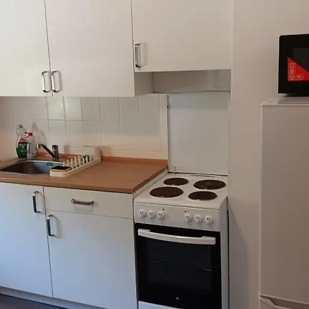 Crew Quartier Serviced 3 Schlafzimmer Mit Kueche Und Bad In Leuna * Μέρσεμπουργκ