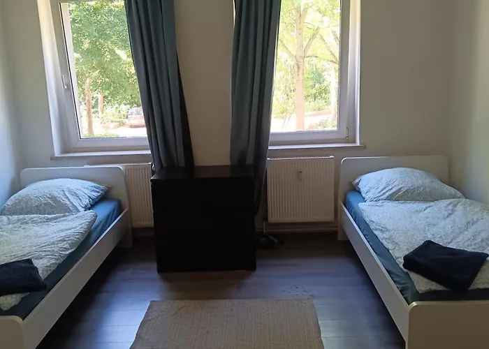 Lägenhet Crew Quartier Serviced 3 Schlafzimmer Mit Kueche Und Bad In Leuna *