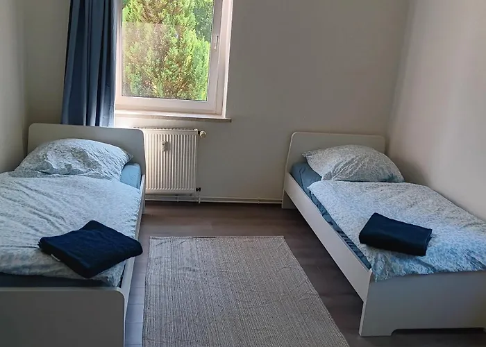 Crew Quartier Serviced 3 Schlafzimmer Mit Kueche Und Bad In Leuna Lägenhet *