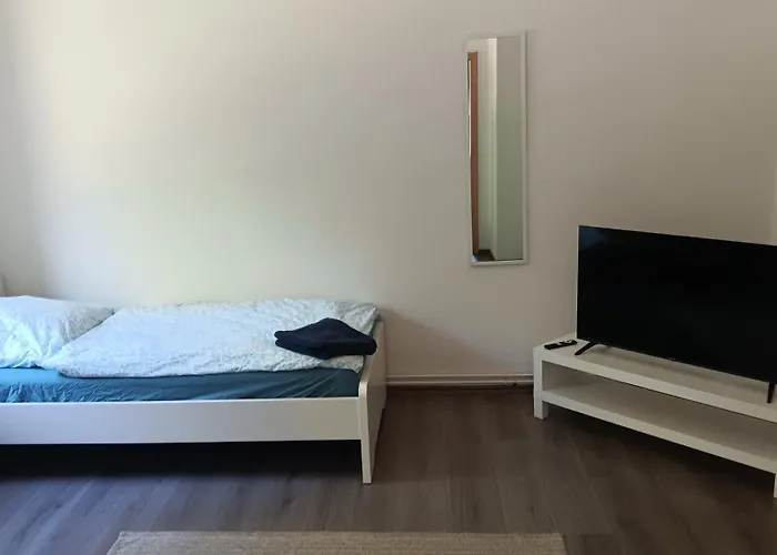 Crew Quartier Serviced 3 Schlafzimmer Mit Kueche Und Bad In Leuna