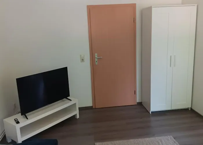 Crew Quartier Serviced 3 Schlafzimmer Mit Kueche Und Bad In Leuna Lägenhet *