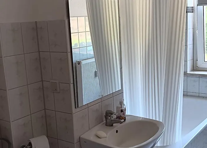 Lägenhet Crew Quartier Serviced 3 Schlafzimmer Mit Kueche Und Bad In Leuna *