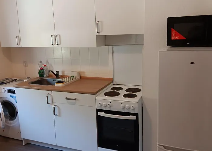 Crew Quartier Serviced 3 Schlafzimmer Mit Kueche Und Bad In Leuna * Merseburg